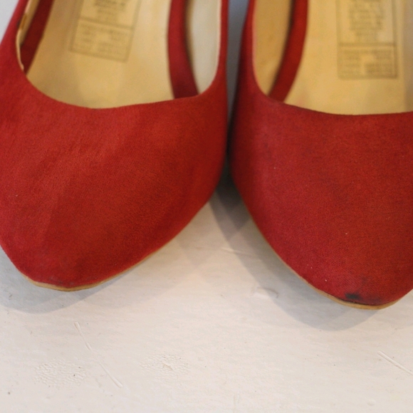 Red Heels - Picture 6 of 7